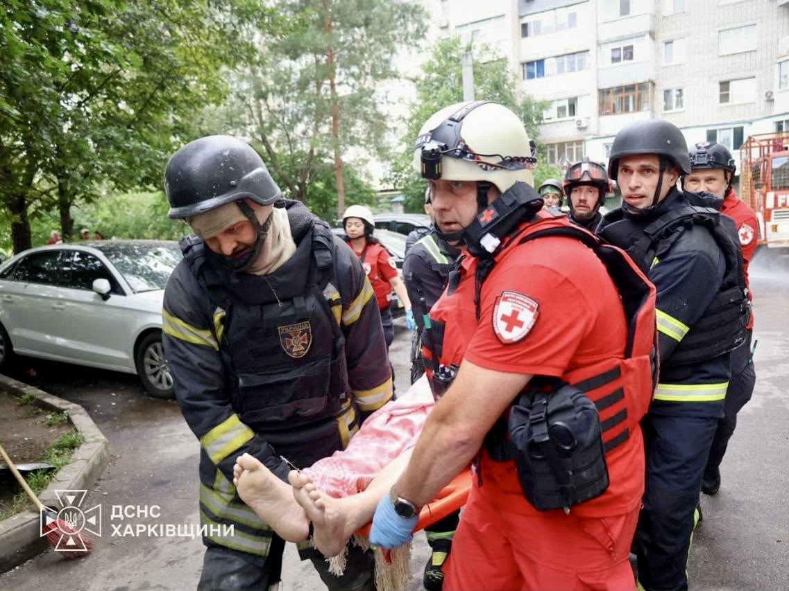 Український Червоний Хрест допомагав на місцях наслідків атак у Харкові та Житомирі