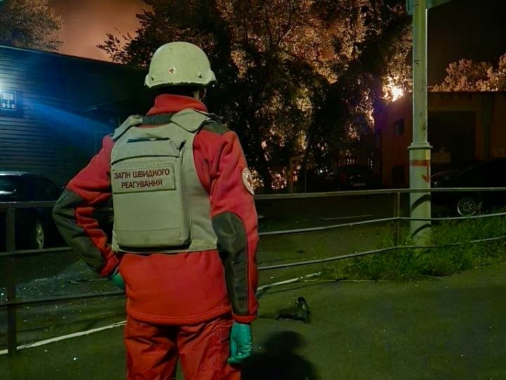 Київ: Український Червоний Хрест долучився до реагування на наслідки нічної атаки