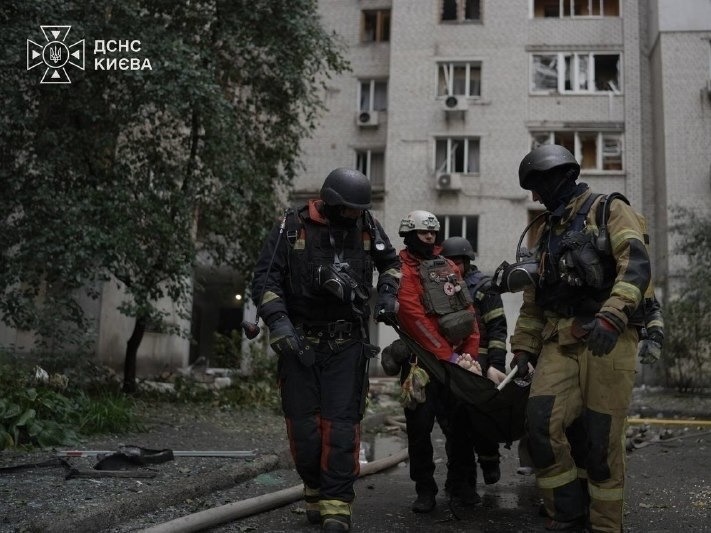 Київ: Український Червоний Хрест долучився до реагування на наслідки ранкової атаки