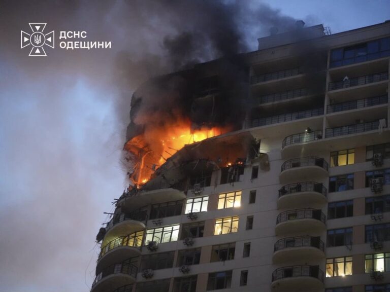 Український Червоний Хрест працює на місці чергової атаки в Одесі