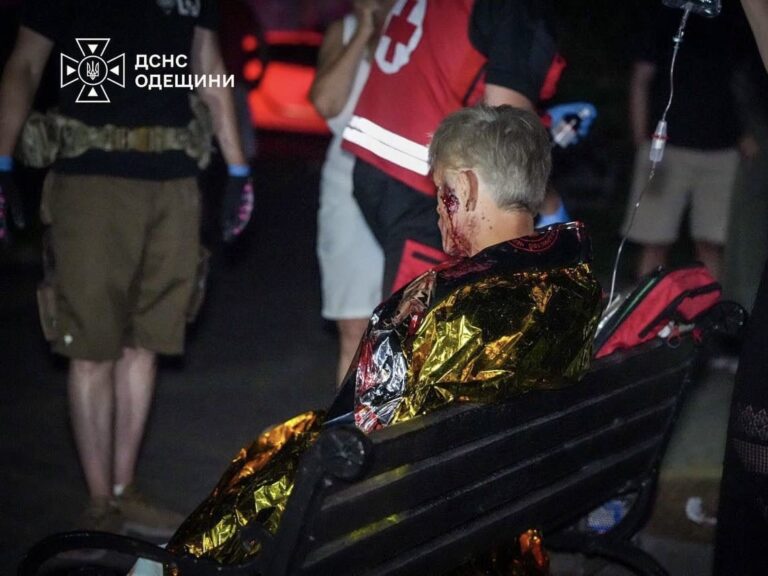 Odesa: The Ukrainian Red Cross provides assistance to people affected by another strike