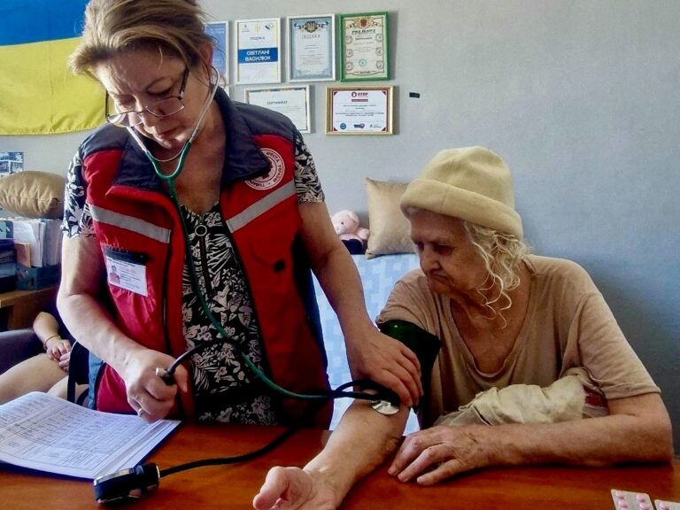 Понад 6000 пацієнтів за три місяці отримали допомогу мобільних медичних бригад Українського Червоного Хреста на Запоріжжі
