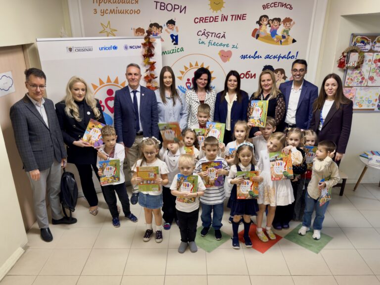 Український і Молдовський Червоні Хрести, а також Посольство України в Молдові передали книжки українським дітям у…