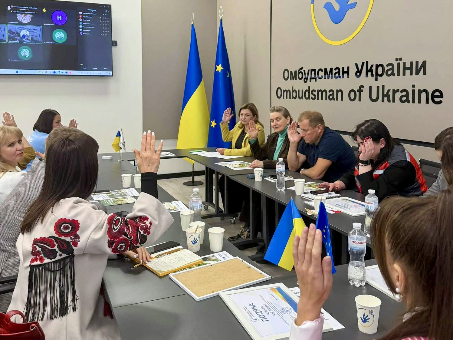 Фахівці Служби розшуку Українського Червоного Хреста отримали відзнаки Омбудсмана України