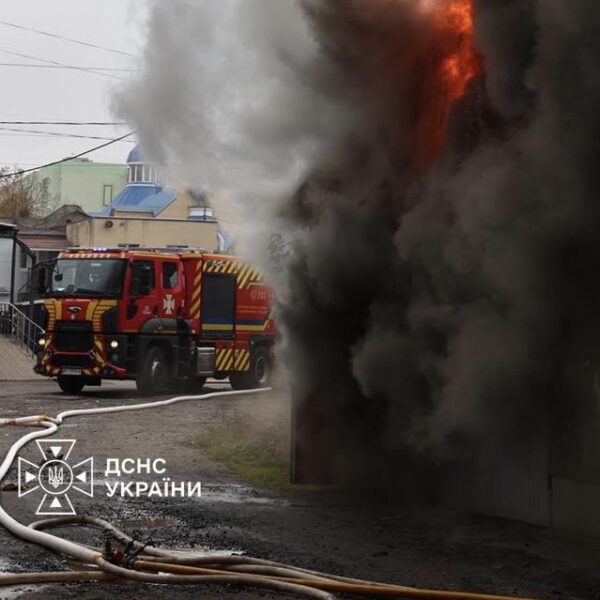 У Рівному та Луцьку Український Червоний Хрест працює на місцях ліквідації наслідків атак спільно з іншими рятувальними службами