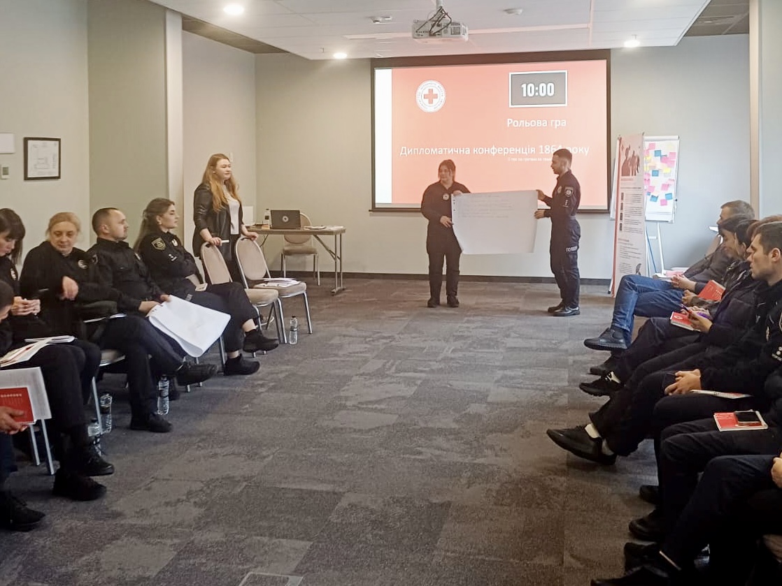 The Ukrainian Red Cross delivers international humanitarian law training for police officers in Kyiv region