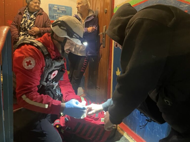 У Миколаєві загін швидкого реагування Українського Червоного Хреста цієї ночі працював на місці ліквідації наслідків чергового…