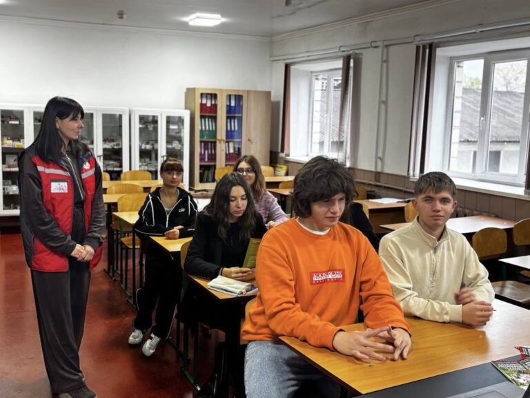 Young people in Novoselytsia learn how to prevent viral infections