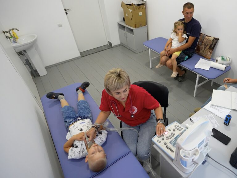 На Рівненщині вже 4 роки працює педіатрична мобільна медична бригада Українського Червоного Хреста