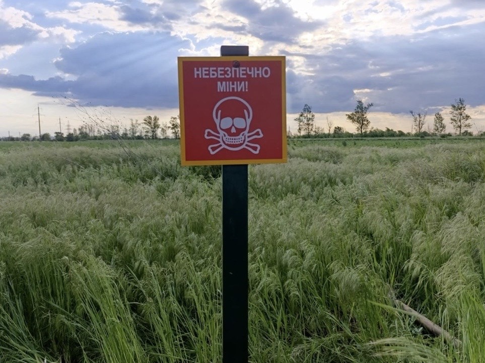 На Одещині передали прикордонному загону 12 746 маркувальних знаків «Небезпечно міни» для позначення потенційно забруднених територій…